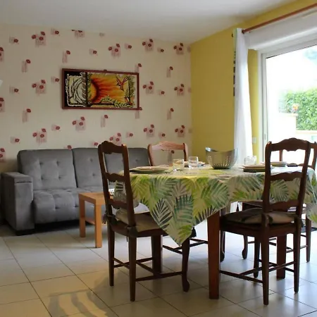 Jonzac, 3 Pieces, 4 Personnes - Fr-1-246d-2 Apartment Jonzac
